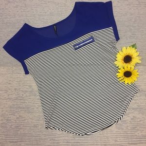 NWOT Elizabeth & Nicole Striped Top w/ Zip Pocket
